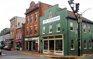 Cycle through historic Leesburg Virginia on a Shenandoah Civil War History Bike Tour with Wilderness Voyageurs